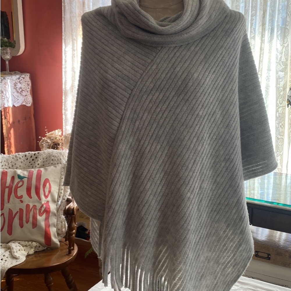 Chicos Gray Acrylic Knit Poncho w/ self fringe One Sz
